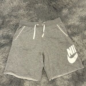 Nike men’s shorts Size Smalll